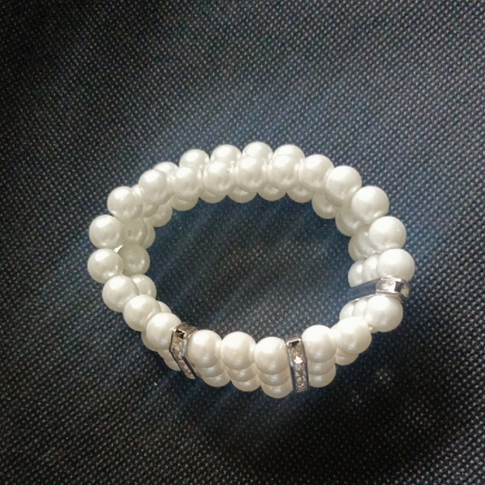 Elegant White Pearl Bracelet